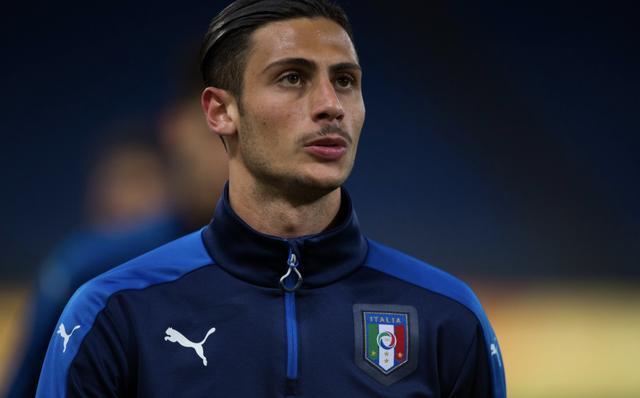 更凸显了他 更凸显了他